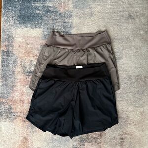 Uniqlo Women's Black and Taupe Athletic Shorts